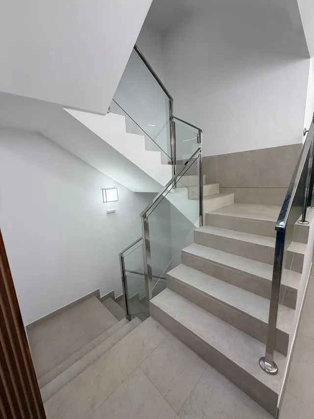 ¡Abre la puerta a tu nuevo hogar! Amplia terraza, garaje y totalmente amueblado — 7