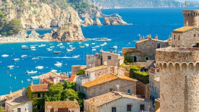 � Edificio en venta – Tossa de Mar (Costa Brava) - foto 2