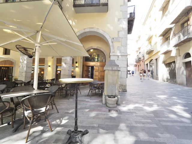 RESTAURANTE EN PLENO CENTRO DE LA CIUDAD — 35