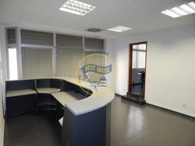LOTE DE TRES LOCALES EN EL LLOMBO — 21
