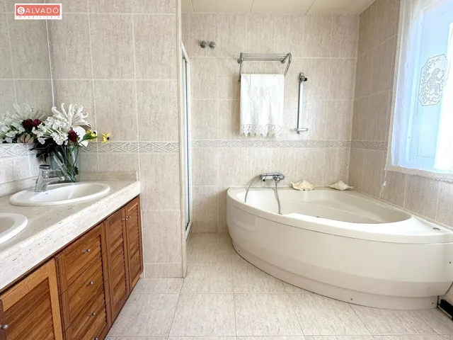 ¡CHALET ESQUINERO CON PISCINA PRIVADA Y VISTAS AL MAR EN EL MAS MEL! — 23