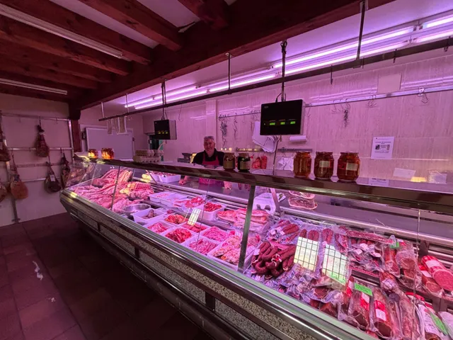 Tienda y fábrica de carne y embutidos en venta. Ref.2086 — 12
