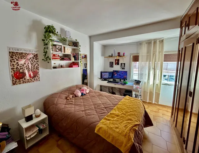 Piso exterior de 88m2 con 4 dormitorios para REFORMA INTEGRAL, con soleado salon comedor con acceso directo a una luminosa terraza exterior y cocina con tendedero,. — 13