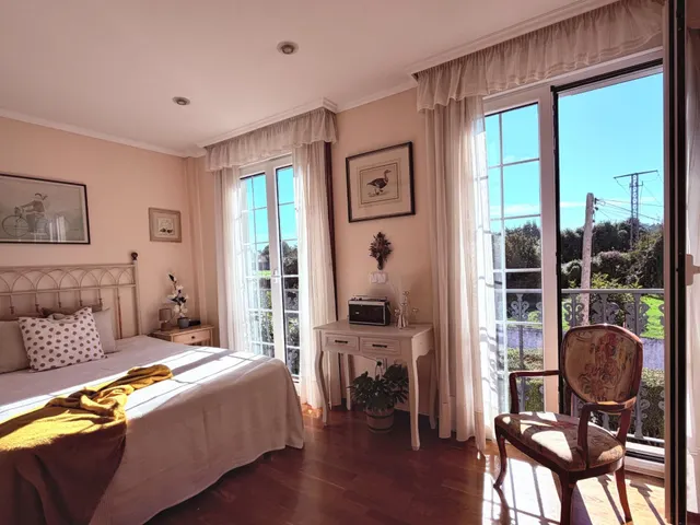 Casa con cuatro dormitorios, terrazas y amplio garaje en Oleiros — 50