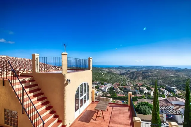 VILLA AUTÉNTICA ESPAÑOLA CON IMPRESIONANTE VISTA PANORÁMICA AL MAR — 29