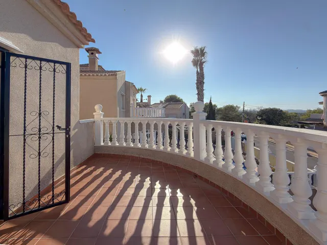 Orihuela Costa! Impresionante Villa Mediterránea con generosa parcela y amplias terrazas + Solarium privado con increíbles vistas panorámicas — 20