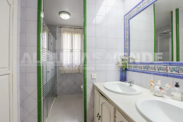 Exclusiva villa de lujo en Simón Verde: 1.150 m2 de parcela privada, gran piscina y bodega, a un paso de Sevilla. — 25