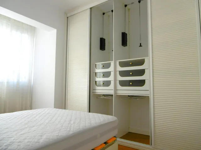 VIVIENDA DE 2 DORMITORIOS TOTALMENTE AMUEBLADA Y EQUIPADA — 26