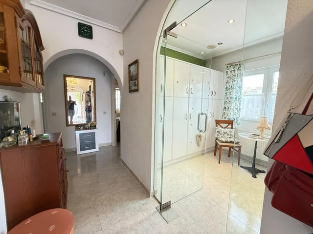 Impresionante Chalet Independiente en El Chaparral, Torrevieja — 32