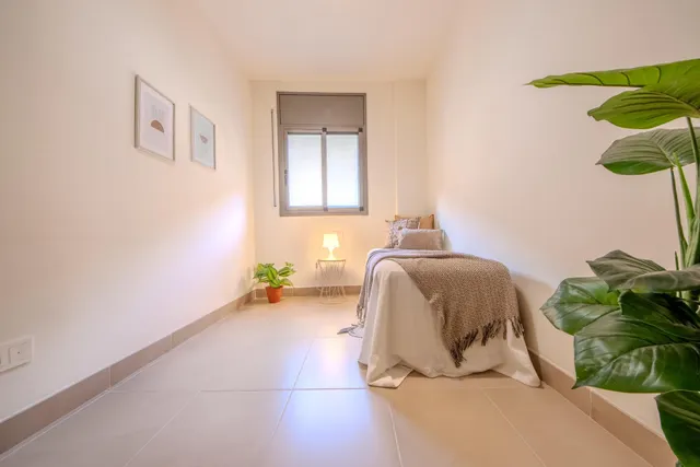Vivienda construida en 2009, ubicada en zona tranquila residencial de Els Pallaresos. — 23