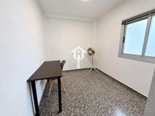 Ático en exclusiva totalmente reformado de 56 m2 con terraza en zona benalúa de Alicante: edificio con ascensor — 39