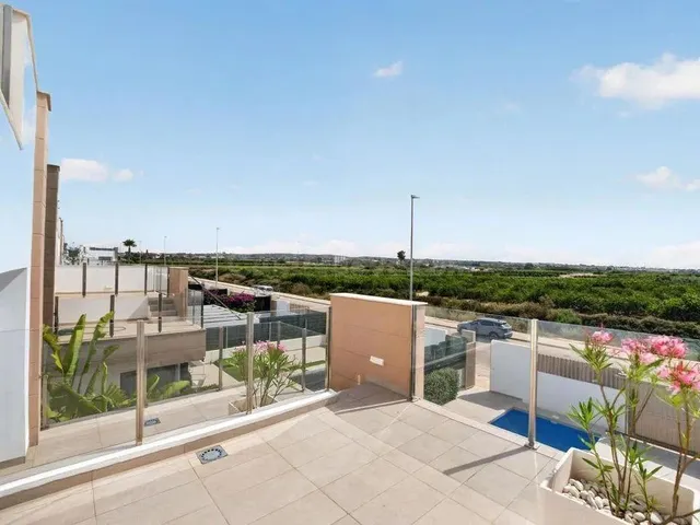 VILLA MODERNA CON PISCINA PRIVADA Y SOLARIUM EN LA AZOTEA | EL RASO, GUARDAMAR — 25