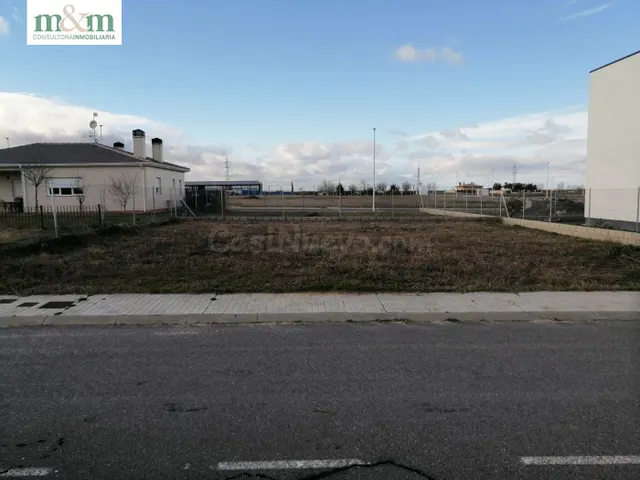 se vende parcela urbana en Moriscos, vallada y con todos los - foto 5