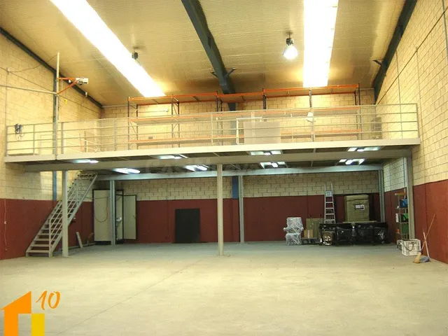 Nave en venta en Villafria en las NAVES RADIAL 1. - foto 2