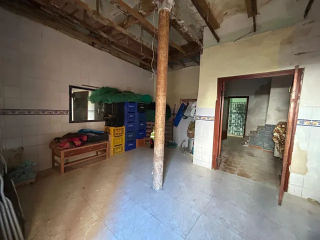 CASA ESQUINERA PARA REFORMAR — 12