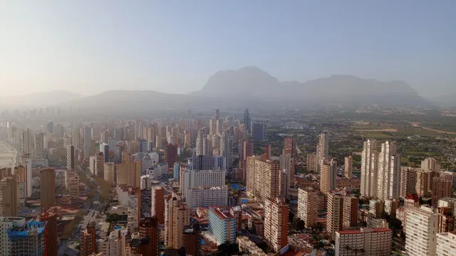 Impresionante Ático -Dúplex reformado de lujo y vistas magnificas al mar y bahía de Benidorm. — 39