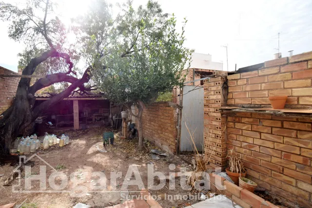 ¡OPORTUNIDAD ÚNICA! AMPLIA CASA PARA REFORMAR CON PATIO Y TRASTERO — 31