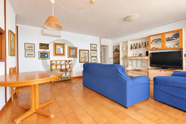 Vistas abiertas al mar y gran terraza en Cabo de las Huertas · 3 dormitorios y 2 baños — 11