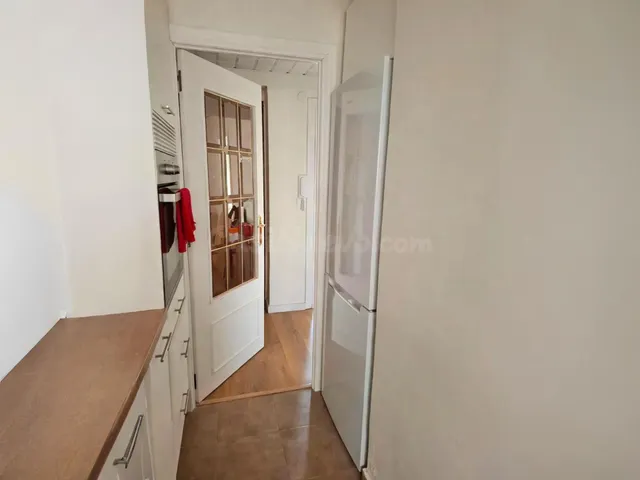 Piso reformado cerca del mar en un entorno tranquilo y conso - foto 4