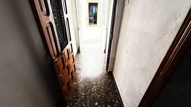 Casa en planta baja con gran patio para reformar en la carretera de medina — 4