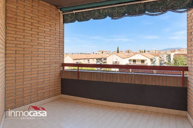 Piso de 4 dormitorios con garaje en carretera de málaga – la chana - Granada — 39