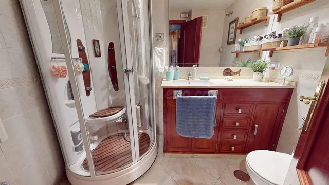 GRAN OPORTUNIDAD, ZONA ARROYO DEL MORO. AMPLIA VIVIENDA DE V - foto 4