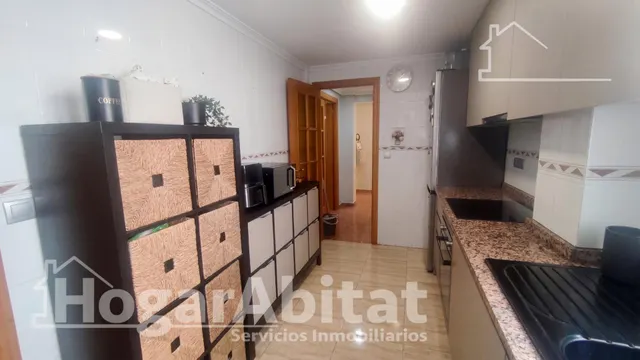 Amplitud y excelente estado en este luminoso piso reformado de 4 dormitorios con ascensor — 6