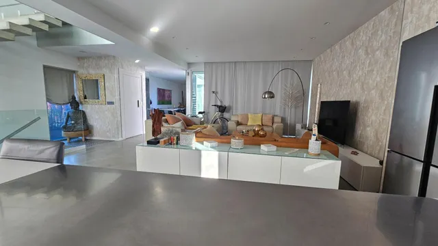 EXCLUSIVA PROPIEDAD CON PISCINA, ASCENSOR Y GRAN GARAJE EN CULLEREDO — 6