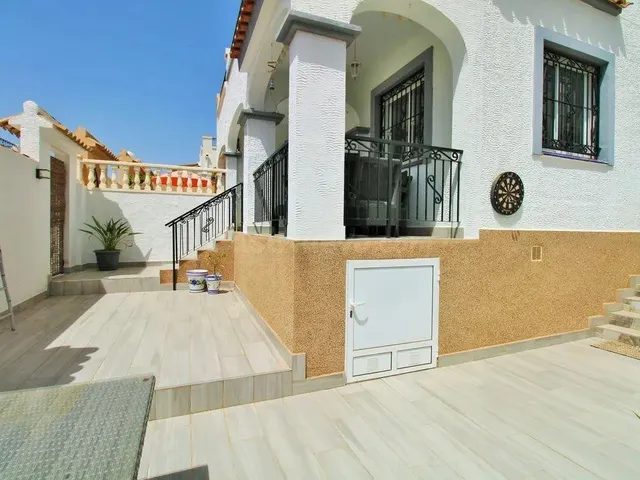 Casa adosada reformada con piscina privada en Los Altos – Or - foto 3