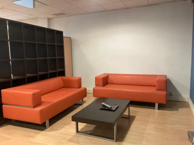 ALQUILER DE OFICINA, EN CENTRO DE EMPRESAS — 11