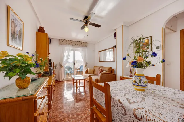 Apartamento 2 dormitorios con orientación sur y piscina comunitaria. — 7