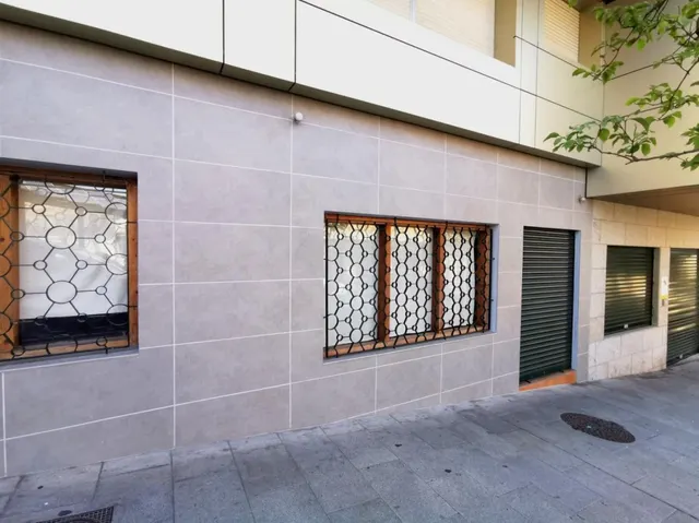 OPORTUNIDAD · LOCAL DE HOSTELERÍA LUMINOSO Y CON SALIDA DE GASES EN VIGO — 21