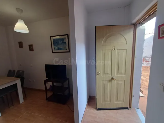 Apartamento reformado y amueblado en venta a 2 minutos de la - foto 3