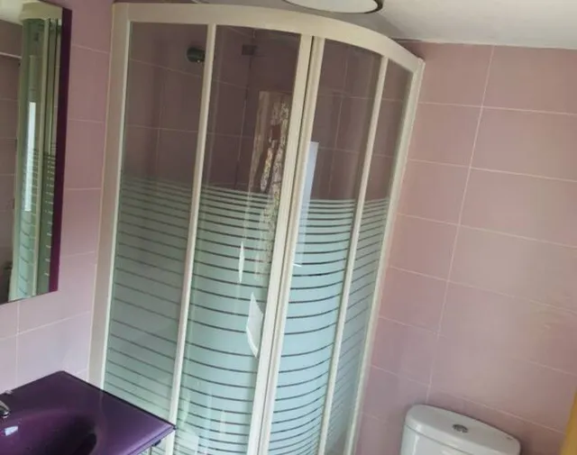 SE VENDE CASA DE DOS PLANTAS EN VALENCIA DE DON JUAN, COCINA, SALÓN, 3 HAB., BAÑO, ASEO Y PATIO. — 15