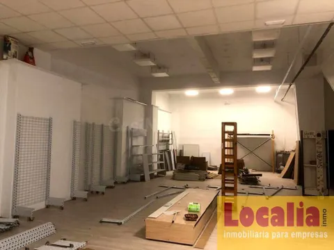 Amplio local de 360 metros en alquiler. Santander.