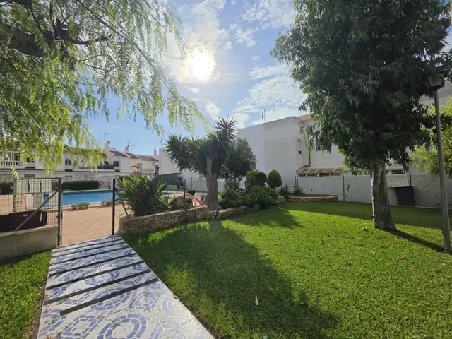 BUNGALOW PLANTA ALTA EN URBANIZACION CERRADA CON PISCINA COMUNITARIA — 27