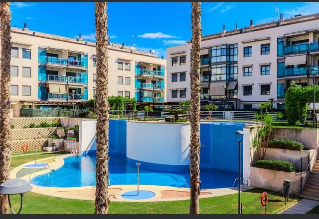 Luminoso piso de 3 dormitorios con piscina y pádel en Comunidad Bahía — 34
