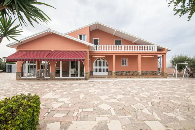Chalet sito en Valverde con 6 habitaciones, 3 baños, piscina y garaje — 19