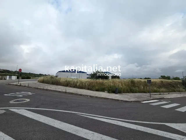 Parcela industrial urbanizada a la venta en Ontinyent - foto 2