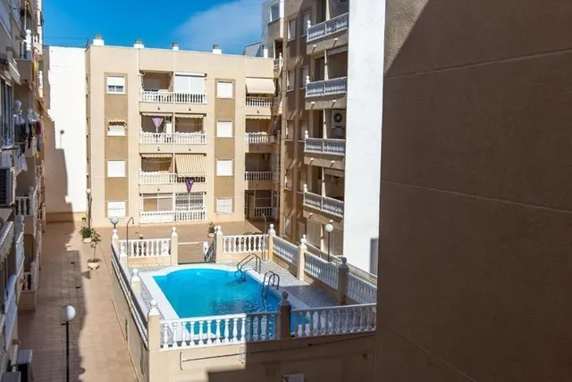 Precioso apartamento 2 dorm. en Torrevieja en 600m de la playa del Cura — 3