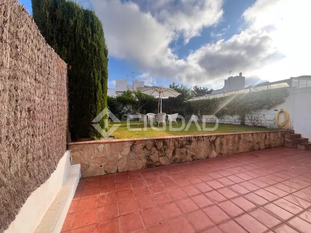 Castillete de esquina con amplio espacio exterior — 30