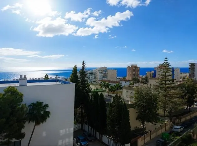 Amplio y luminoso piso de 3 dormitorio con impresionantes vistas al mar en la Carihuela, Torremolinos — 8