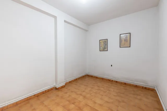 Amplio piso en Pedro Antonio de Alarcón — 30