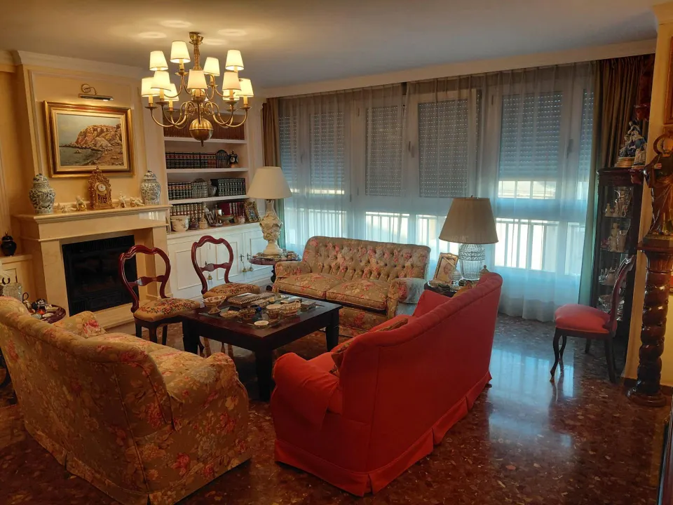 Amplio piso de 5 habitaciones
