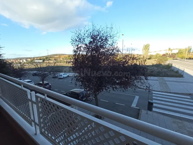 Pisazo en macondo con garaje, trastero y piscina !!! - foto 3