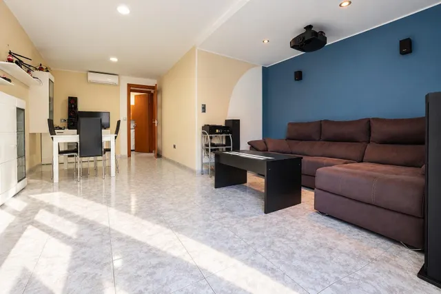 Casa en Reus con garaje para 4 coches, terraza y barbacoa — 7