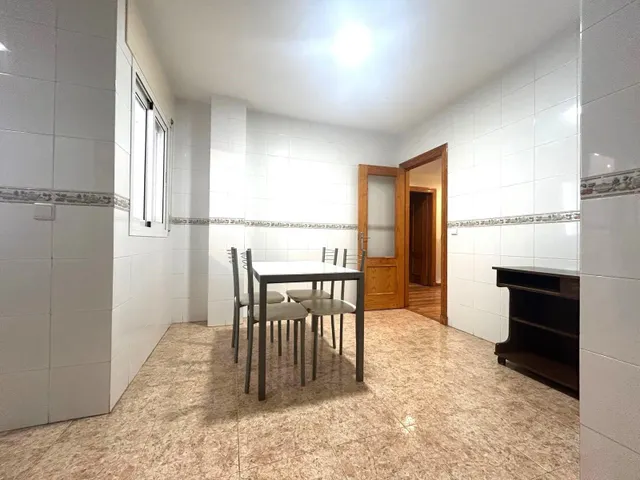 Amplio y Luminoso Piso en El Ejido Norte - Excelente Oportunidad por €129,900 — 8