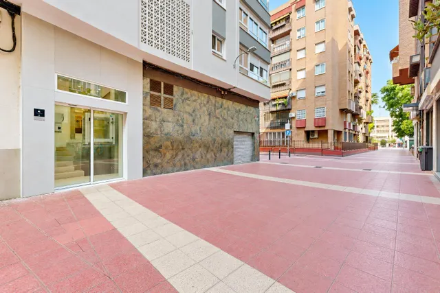 Piso reformado de 113 m2 en pleno centro de Murcia con 4 dormitorios y 2 baños — 42