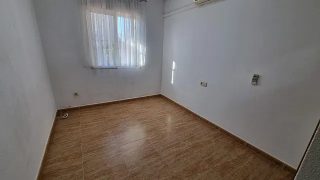Chalet pareado de 3 dormitorios con solárium y piscina comunitaria - zona guardamar, la mata - — 13
