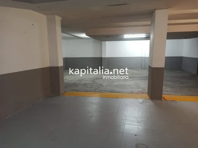 GRAN LOCAL A LA VENTA EN EL GENOVÉS — 15